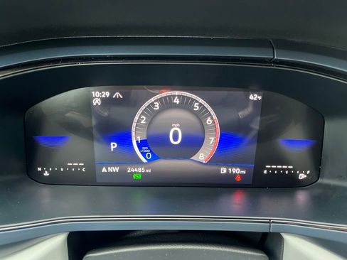 Certified 2024 Volkswagen Taos SE image 11