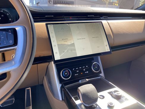 Used 2023 Land Rover Range Rover Long Wheelbase SE image 31