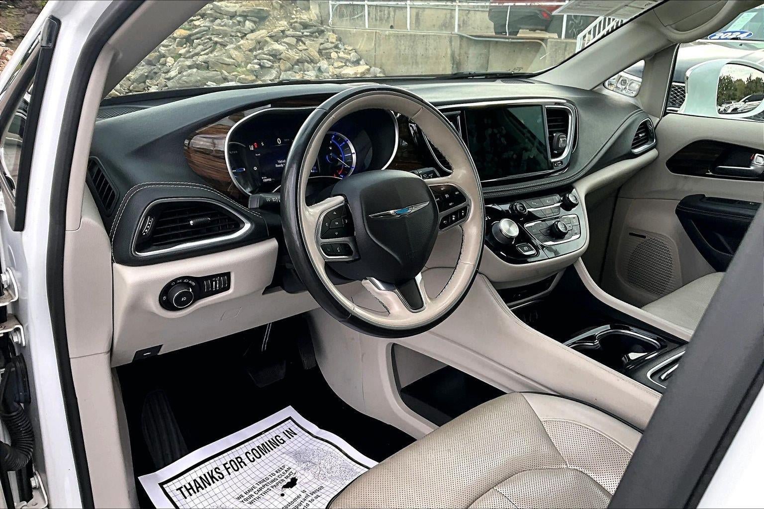 Used 2021 Chrysler Pacifica Limited w/ Uconnect Theater Family Group FWD image 12