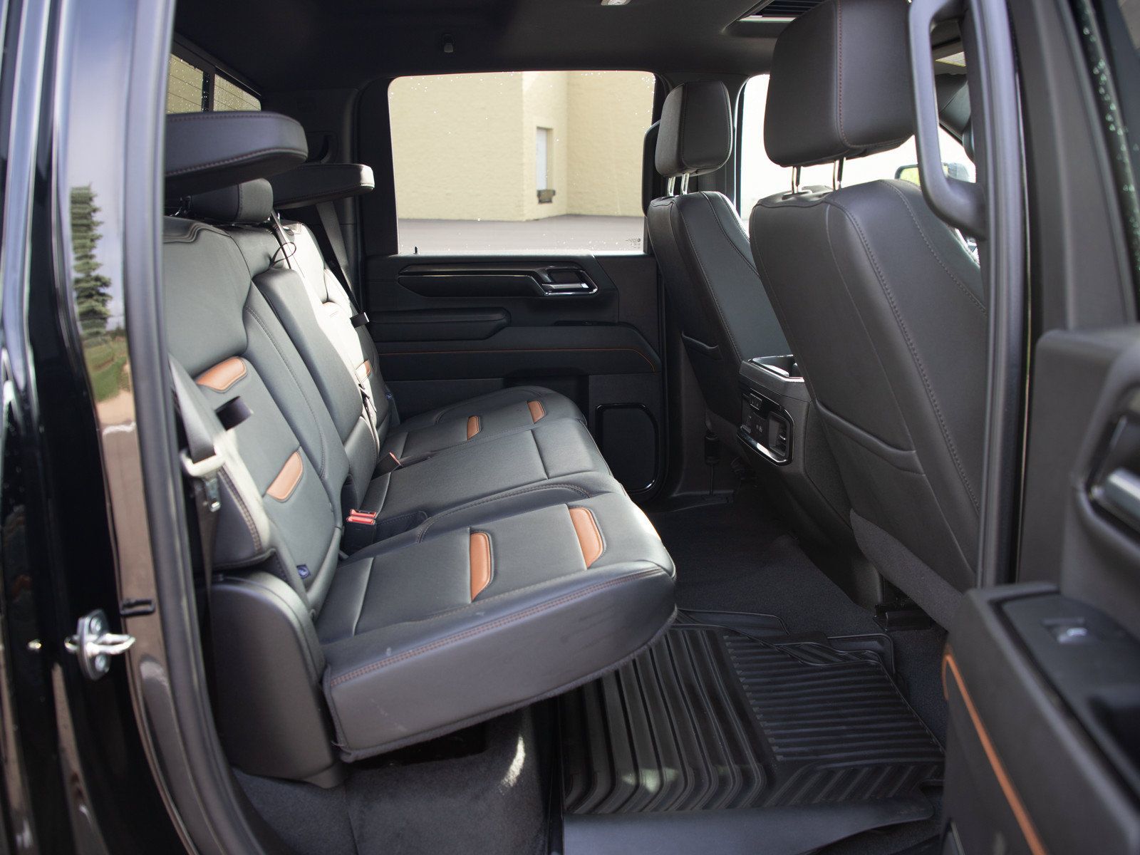 Used 2024 GMC Sierra 2500 AT4 w/ Technology Package AWD/4WD image 15