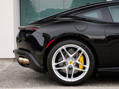 Used 2022 Ferrari Roma image 9