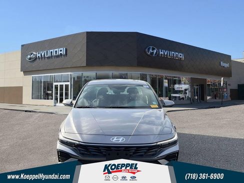 Used 2024 Hyundai Elantra SEL w/ Convenience Package image 2