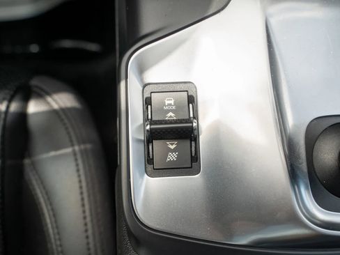 Used 2020 Jaguar E-PACE SE image 33