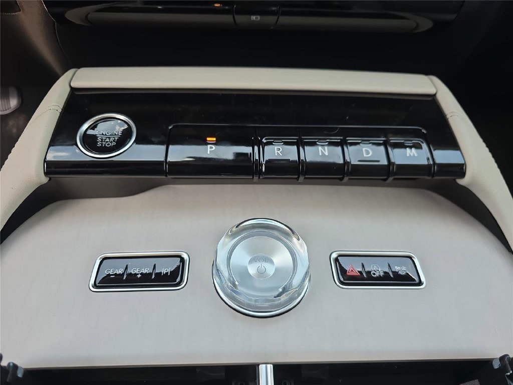 New 2026 Lincoln Navigator Premiere AWD/4WD image 17
