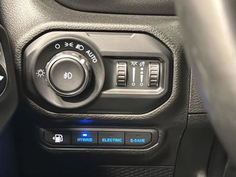 Used 2022 Jeep Wrangler Unlimited Sahara w/ Cold Weather Group image 31