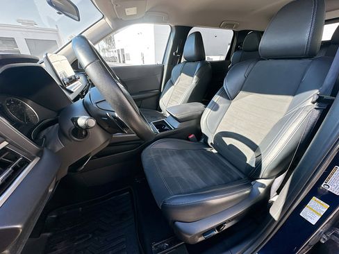 Used 2024 Mitsubishi Outlander SE image 13