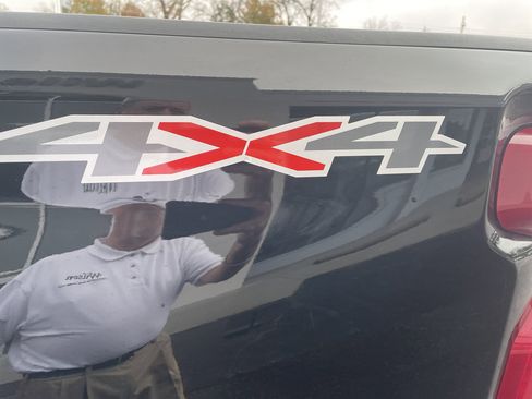 Used 2024 Chevrolet Silverado 2500 Custom w/ Custom Value Package image 8