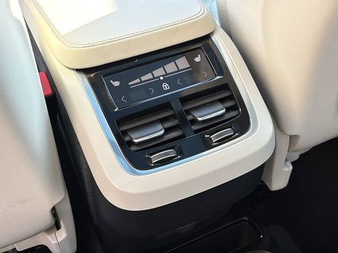 Certified 2023 Volvo XC90 B6 Plus w/ Protection Package AWD/4WD image 9