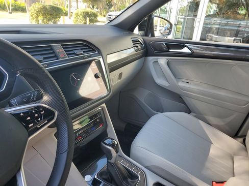 Used 2023 Volkswagen Tiguan SE R-Line image 23