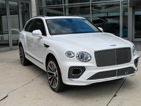 Used 2023 Bentley Bentayga AWD/4WD image 3