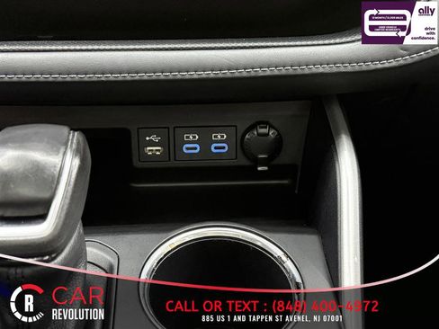 Used 2022 Toyota Highlander XLE image 28