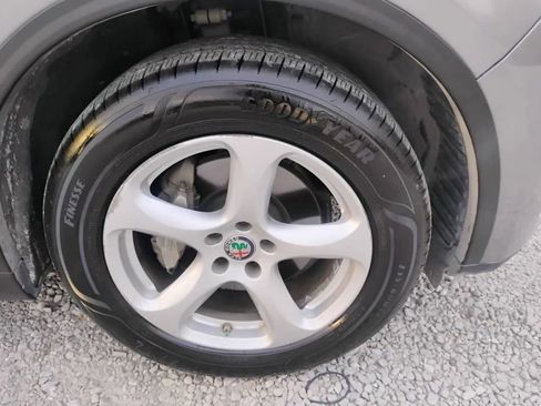 Used 2018 Alfa Romeo Stelvio AWD image 23