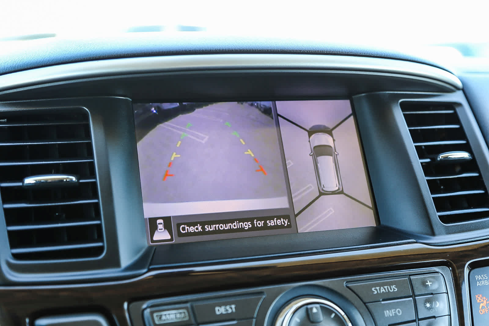 Used 2013 Nissan Pathfinder Platinum FWD image 22