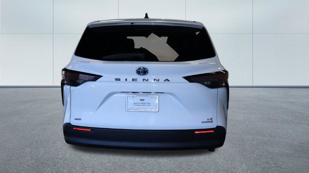 Used 2024 Toyota Sienna LE AWD/4WD image 4