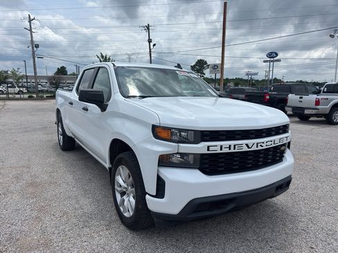 Used 2019 Chevrolet Silverado 1500 Custom w/ Custom Value Package AWD/4WD image 1