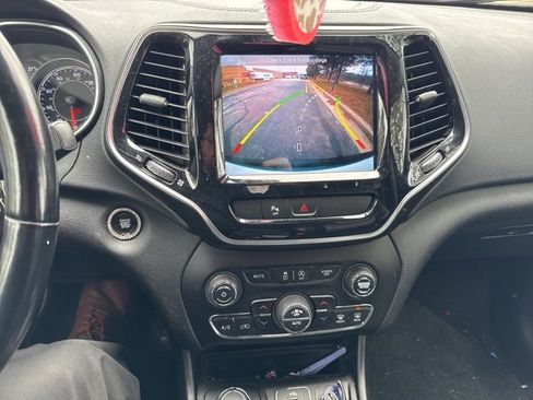 Used 2019 Jeep Cherokee Limited image 7