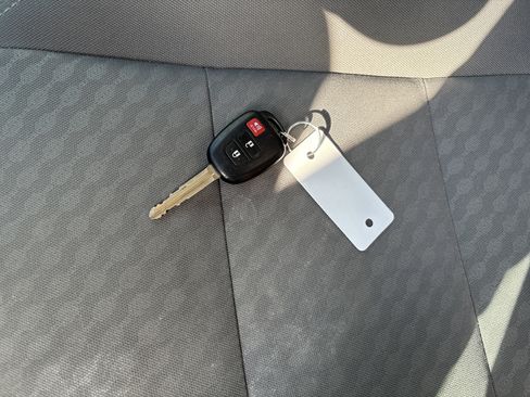 Used 2020 Toyota Tacoma SR w/ SR Convenience Package image 28