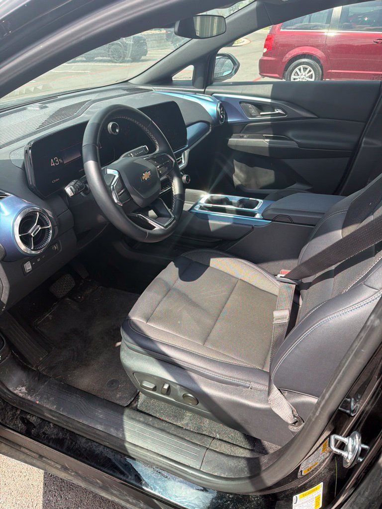 Used 2024 Chevrolet Equinox EV LT FWD image 5