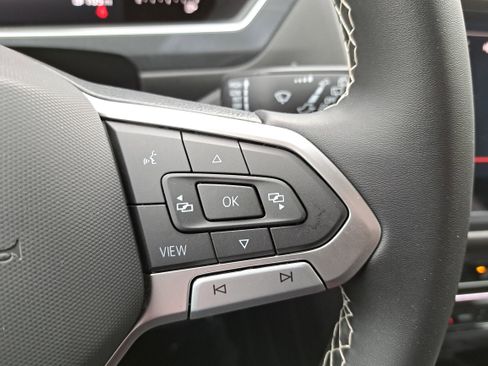 Certified 2023 Volkswagen Tiguan SE R-Line image 18