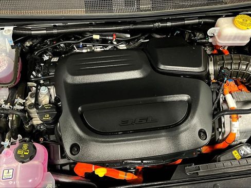 Used 2024 Chrysler Pacifica Select image 38