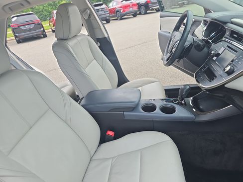 Used 2014 Toyota Avalon XLE Touring FWD image 10