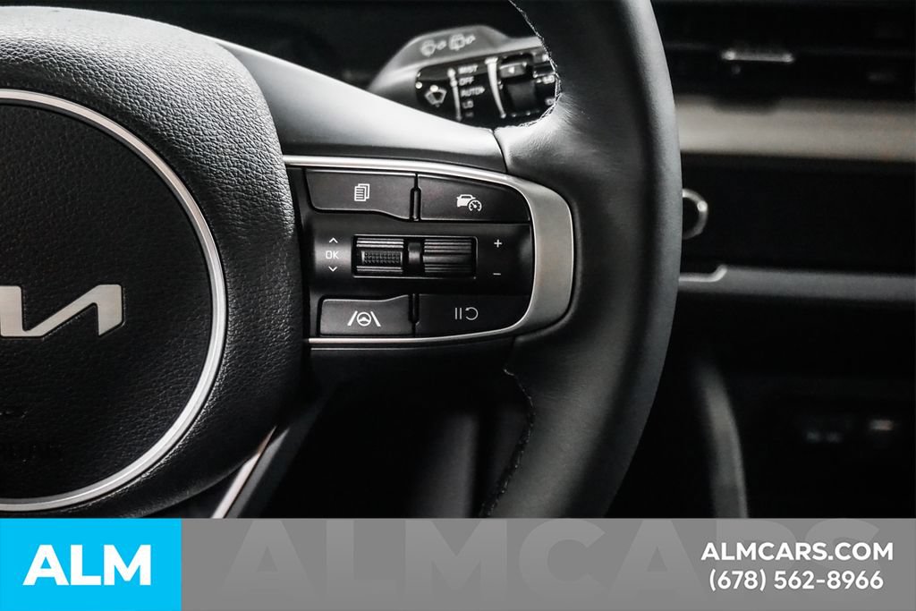 Used 2025 Kia Sportage EX FWD image 25