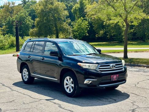 Used 2012 Toyota Highlander SE w/ Tow Pkg AWD/4WD image 3