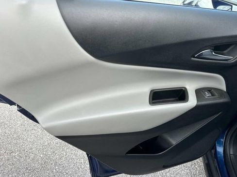 Used 2023 Chevrolet Equinox LS image 18