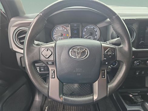 Used 2019 Toyota Tacoma TRD Sport image 11