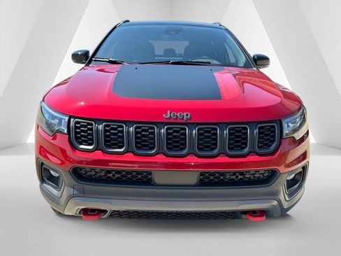 Used 2026 Jeep Compass Trailhawk w/ Sun, Sound & Navigation Group AWD/4WD image 2