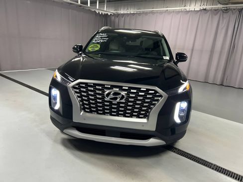 Used 2022 Hyundai Palisade SEL w/ Premium Package FWD image 2