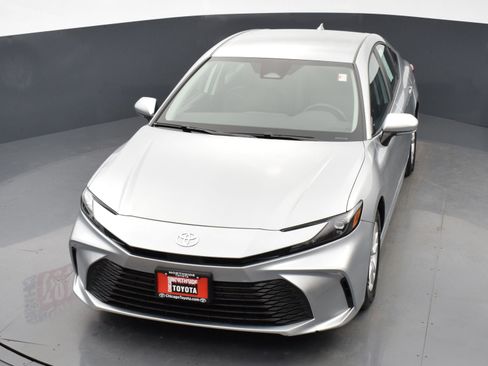 Used 2025 Toyota Camry LE image 23