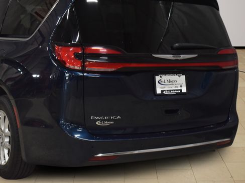 Certified 2024 Chrysler Pacifica Touring-L FWD image 27