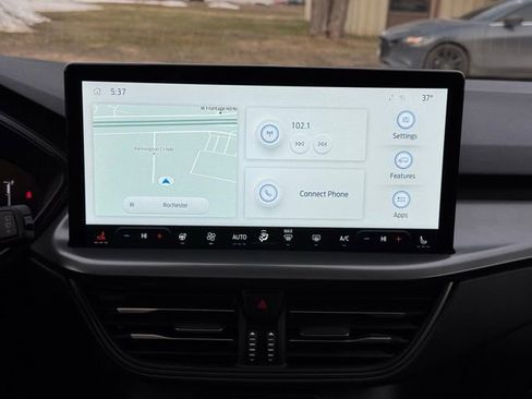 Certified 2025 Ford Escape SE image 3