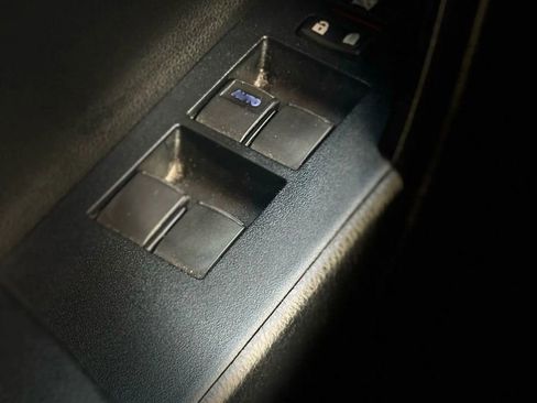 Used 2014 Toyota Corolla LE Premium image 32