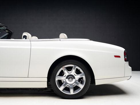 Used 2013 Rolls-Royce Phantom Drophead Coupe image 23