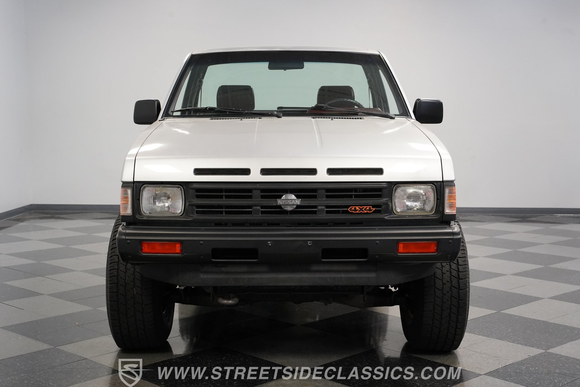 Used 1990 Nissan Pickup 4x4 Regular Cab image 18