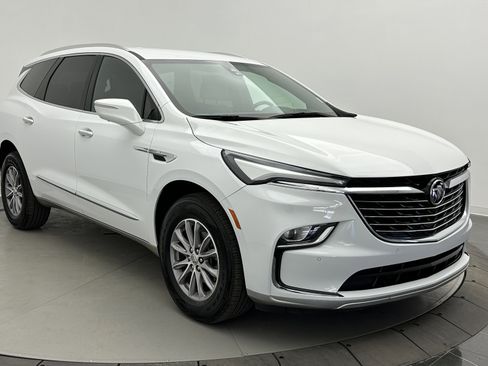 Used 2024 Buick Enclave Premium image 3