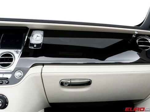 Used 2018 Rolls-Royce Dawn image 36