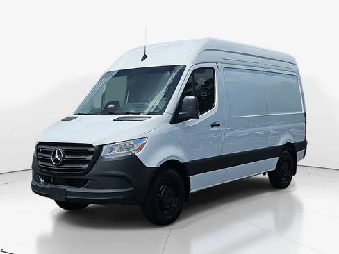 Used 2025 Mercedes-Benz Sprinter 2500 image 11