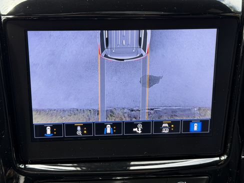 Used 2023 Chevrolet Traverse Premier image 32