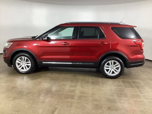 Used 2018 Ford Explorer XLT w/ Equipment Group 201A AWD/4WD image 8