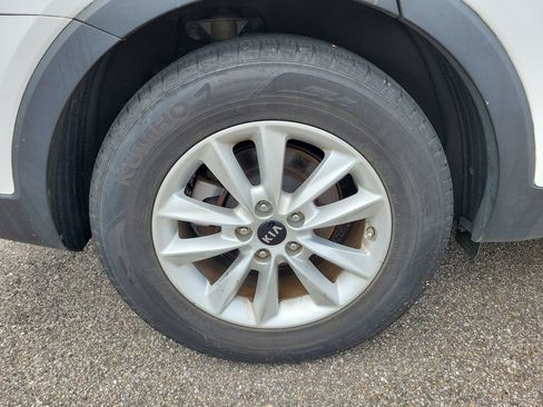 Used 2019 Kia Sorento FWD image 25