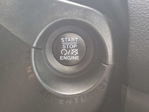 Used 2020 Jeep Renegade Altitude FWD image 34