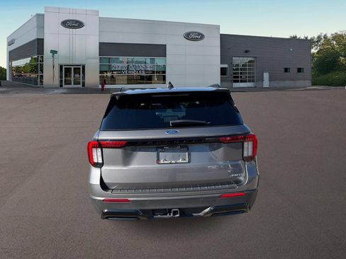 Used 2025 Ford Explorer ST-Line AWD/4WD image 9