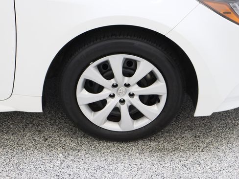 Used 2024 Toyota Corolla LE FWD image 5