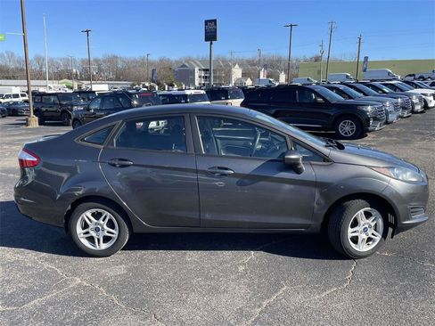 Used 2018 Ford Fiesta SE image 2
