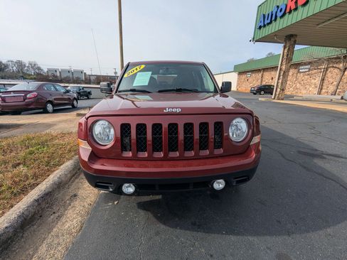 Used 2017 Jeep Patriot Latitude image 2