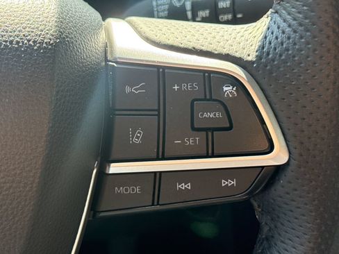Used 2025 Toyota Sienna Limited FWD image 29