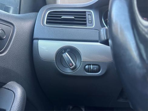 Used 2017 Volkswagen Jetta SE image 19